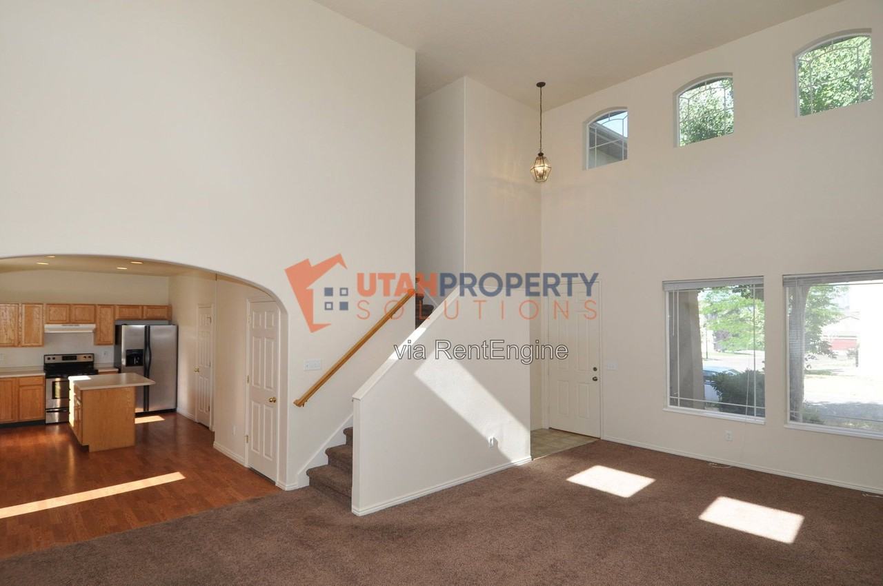 6706 S Chiswick Ct - Photo 5 of 24