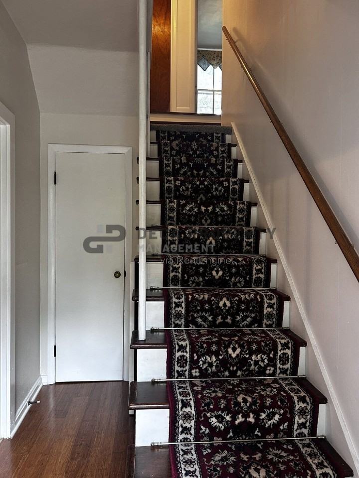 9901 Arthur Ln - Photo 4 of 24