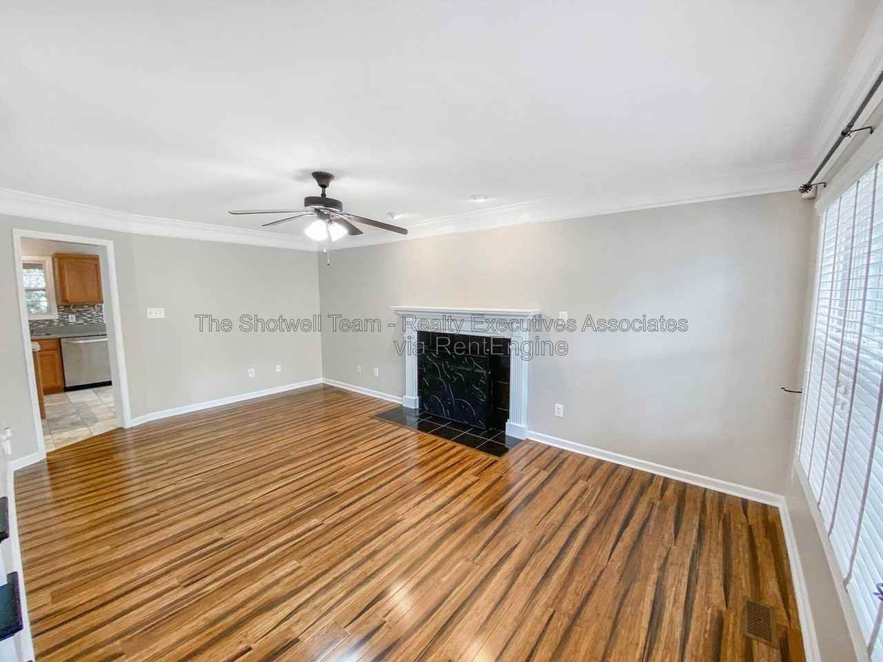 3312 Maple Valley Ln - Photo 3 of 19