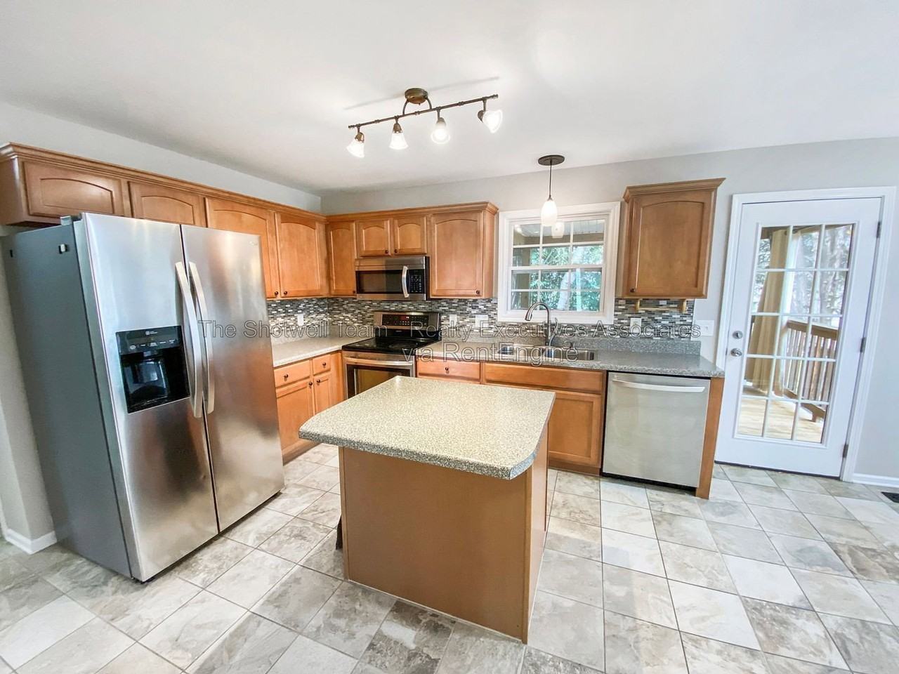 3312 Maple Valley Ln - Photo 5 of 19