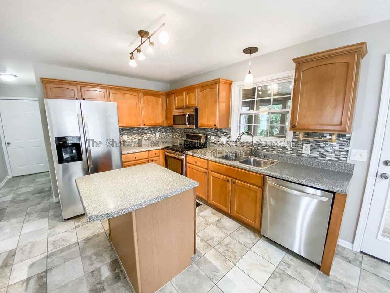 3312 Maple Valley Ln - Photo 6 of 19