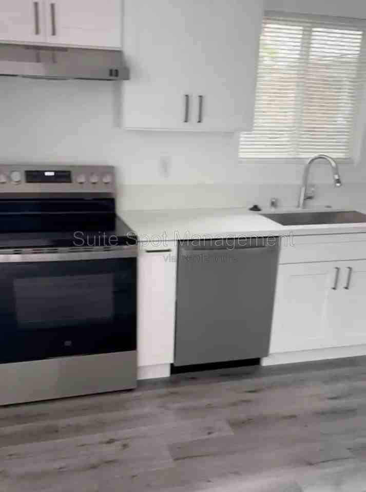 815 Lees Ave - Photo 3 of 6