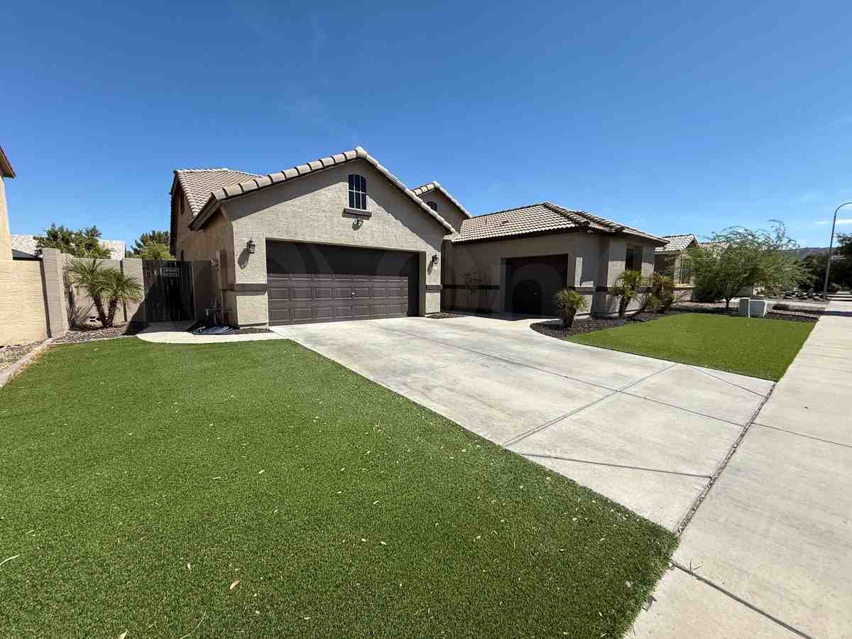 6611 S 25th Dr - Photo 2 of 30