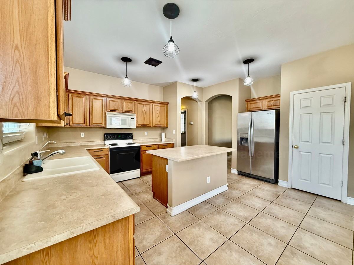 6611 S 25th Dr - Photo 3 of 30