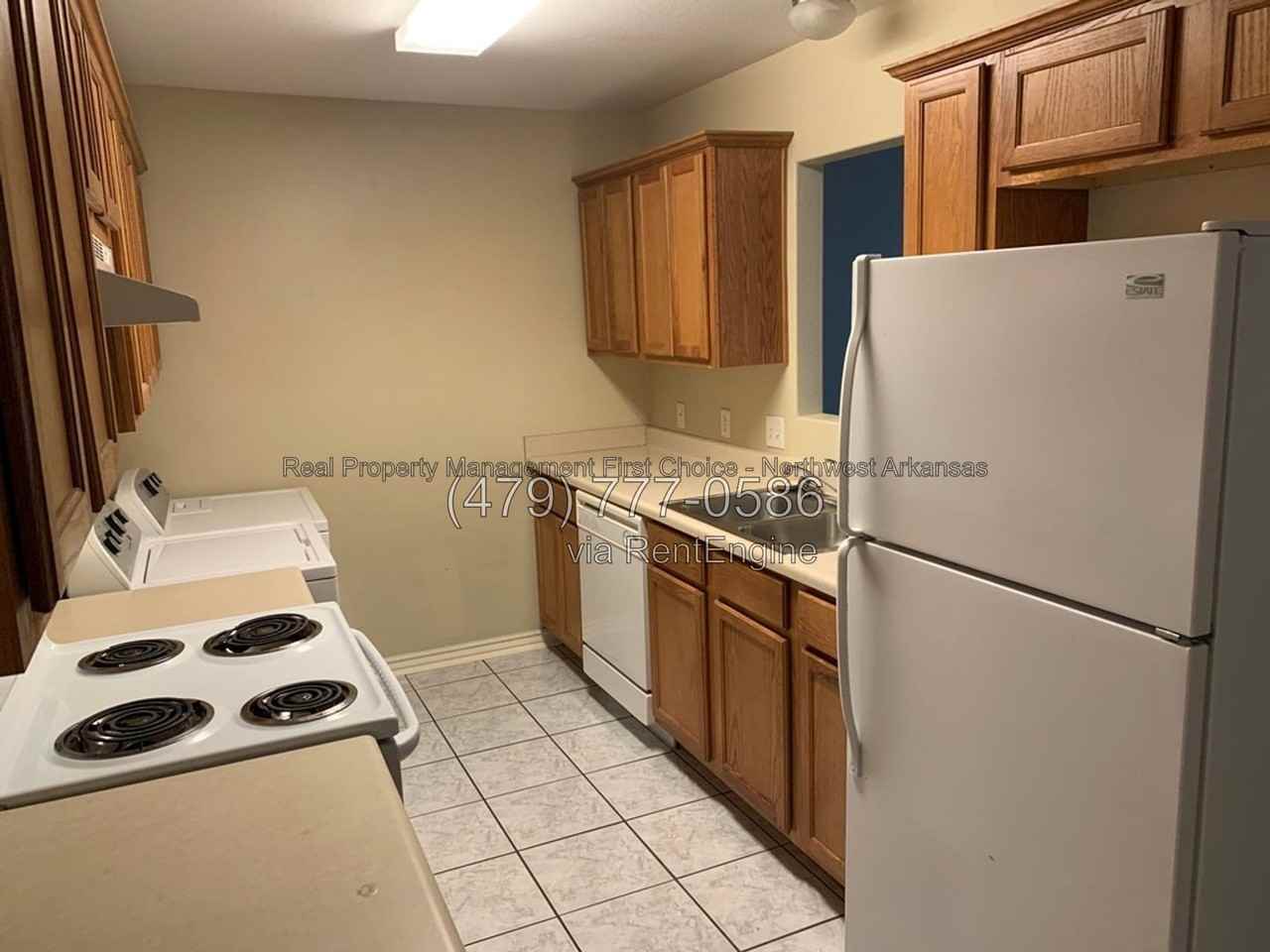 226 Graystone Cir - Photo 2 of 12