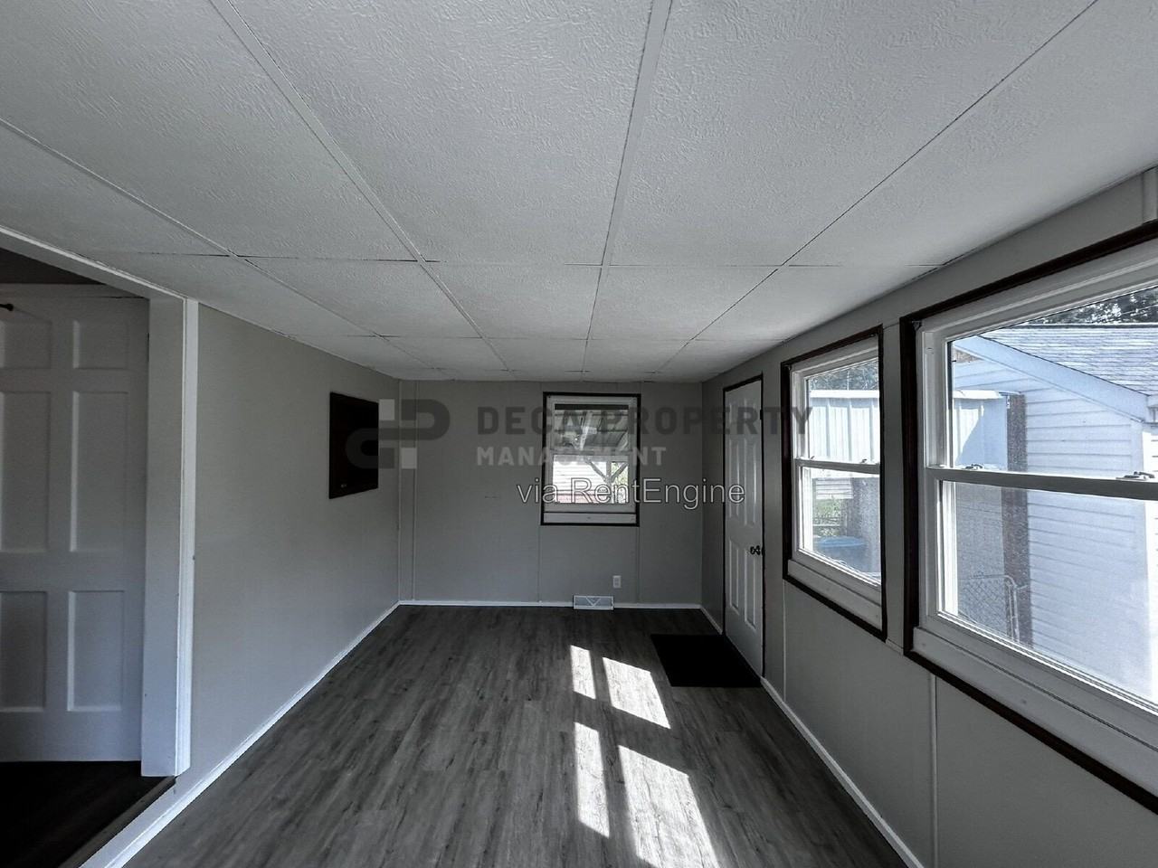 6108 Eaton Dr - Photo 4 of 18