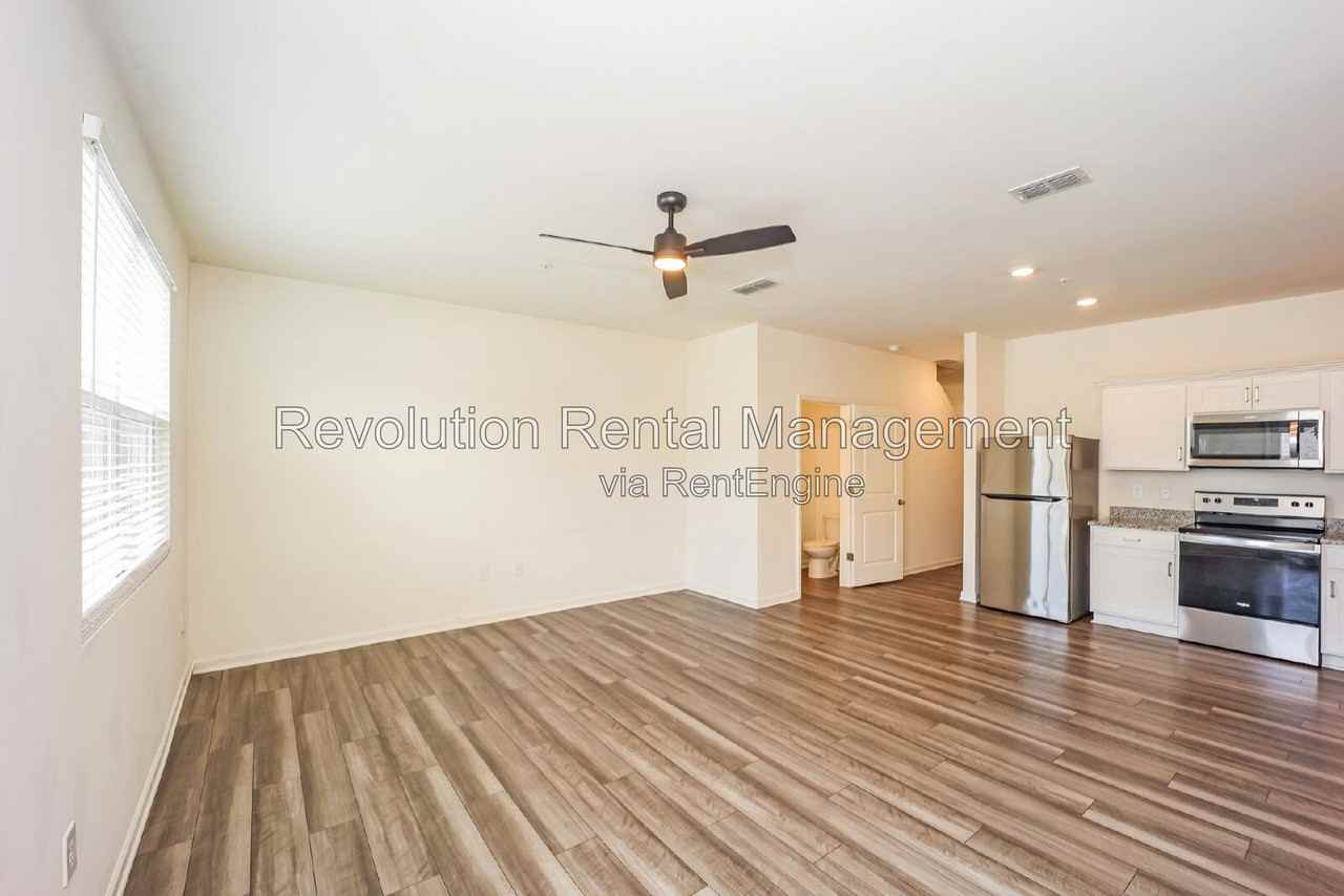 544 Magnolia Cir - Photo 7 of 34