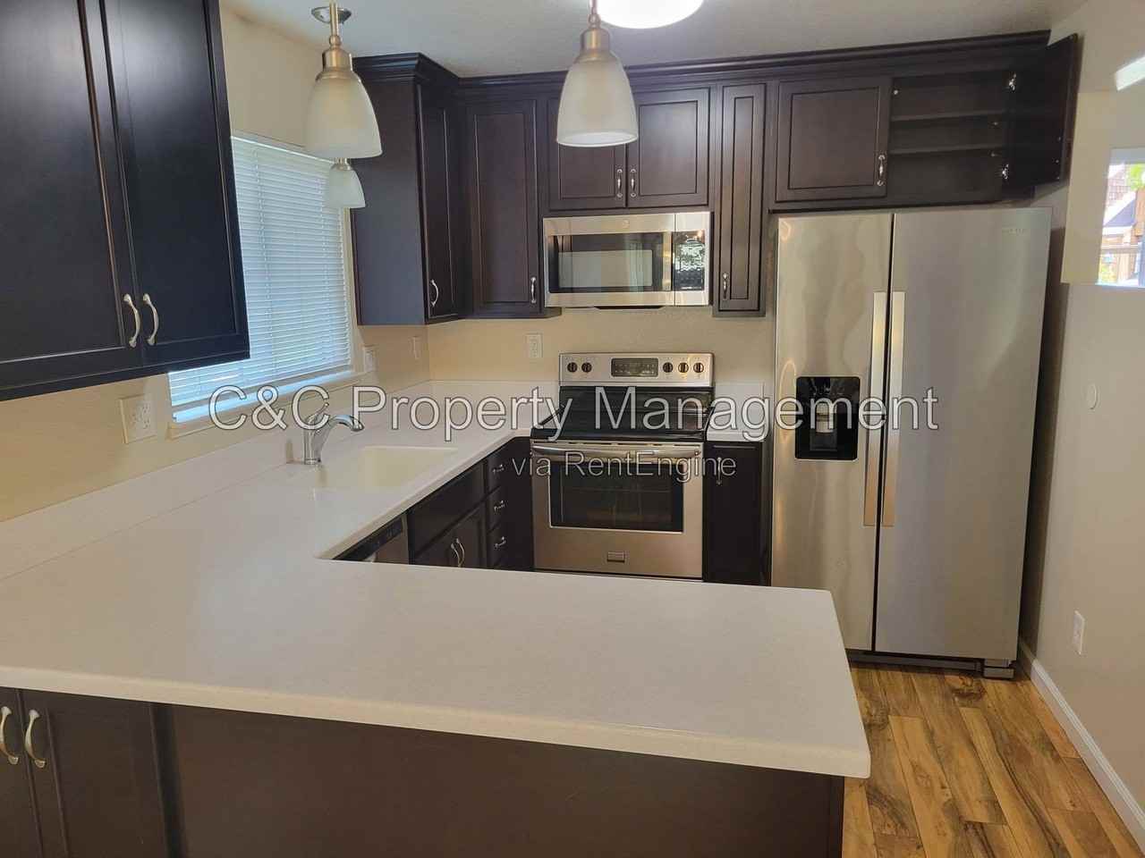 1506 Parkway Dr - Photo 2 of 17