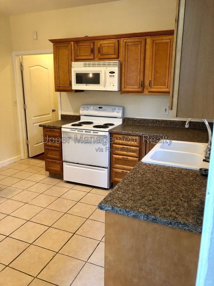 2530 Palmer Ave - Photo 5 of 10