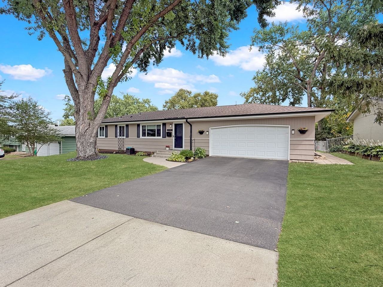 3748 Jordan Ave N - Photo 3 of 18