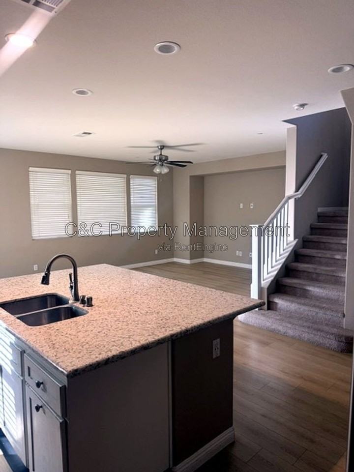 28405 Wild Rose Ln - Photo 4 of 17