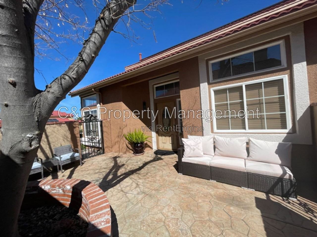 32736 Hislop Way - Photo 4 of 23