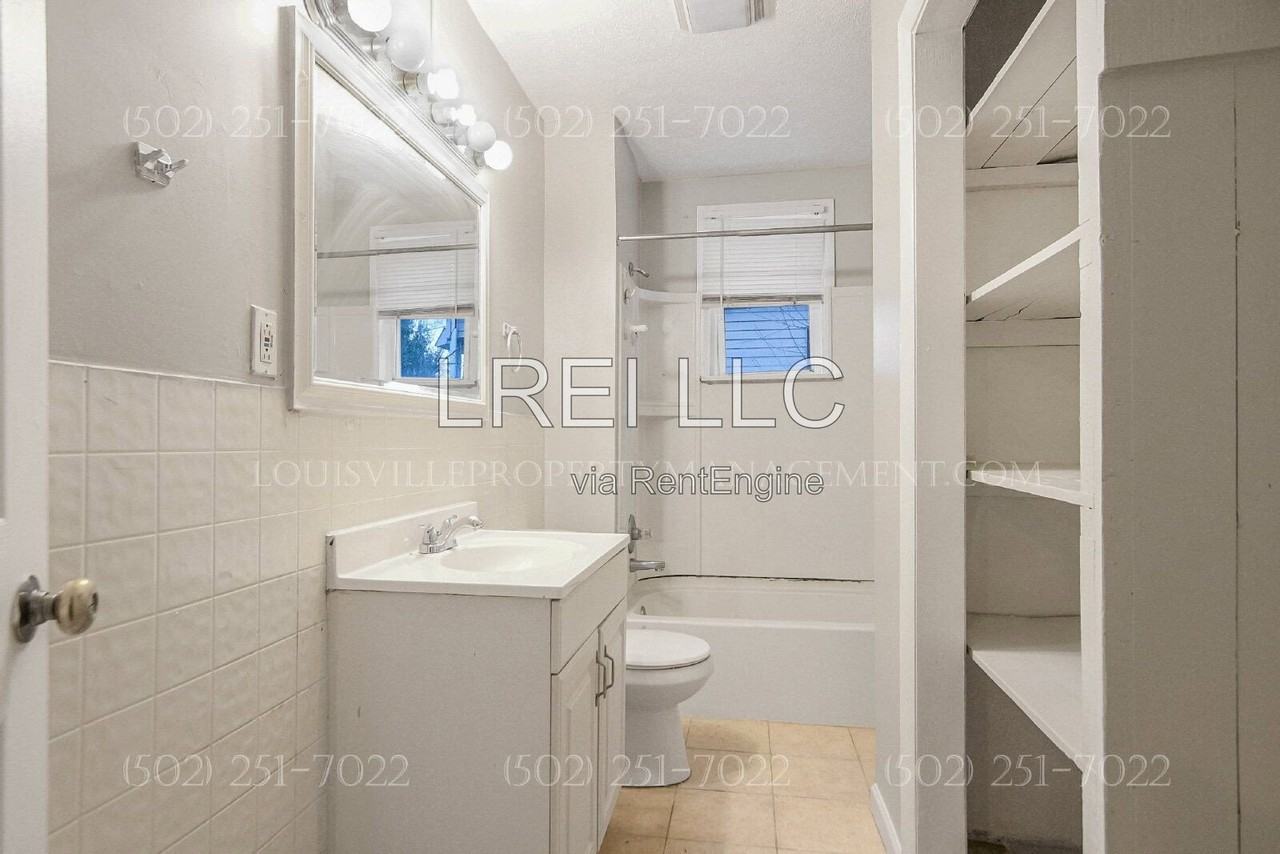 1747 E Oak St #1 - Photo 5 of 30