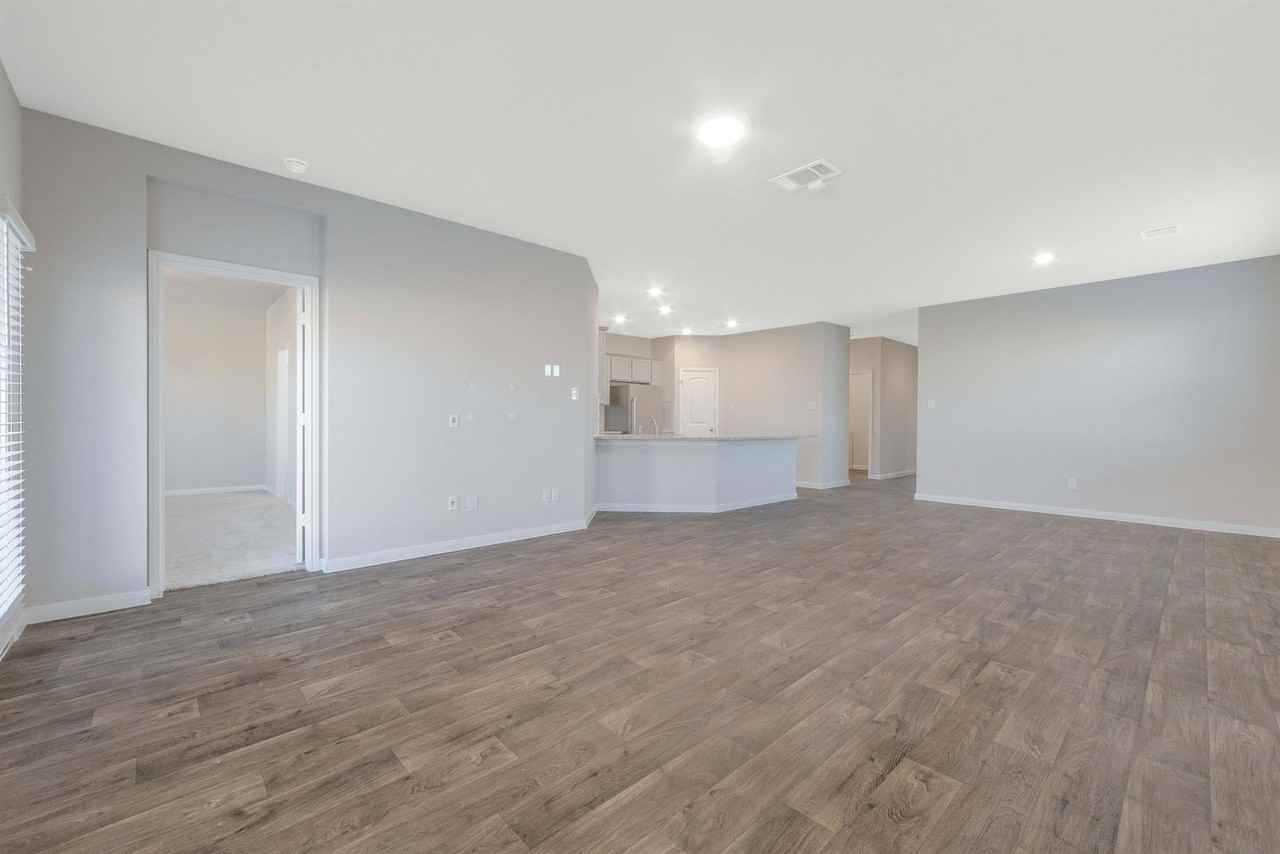 141 Spider Lily Dr - Photo 5 of 46