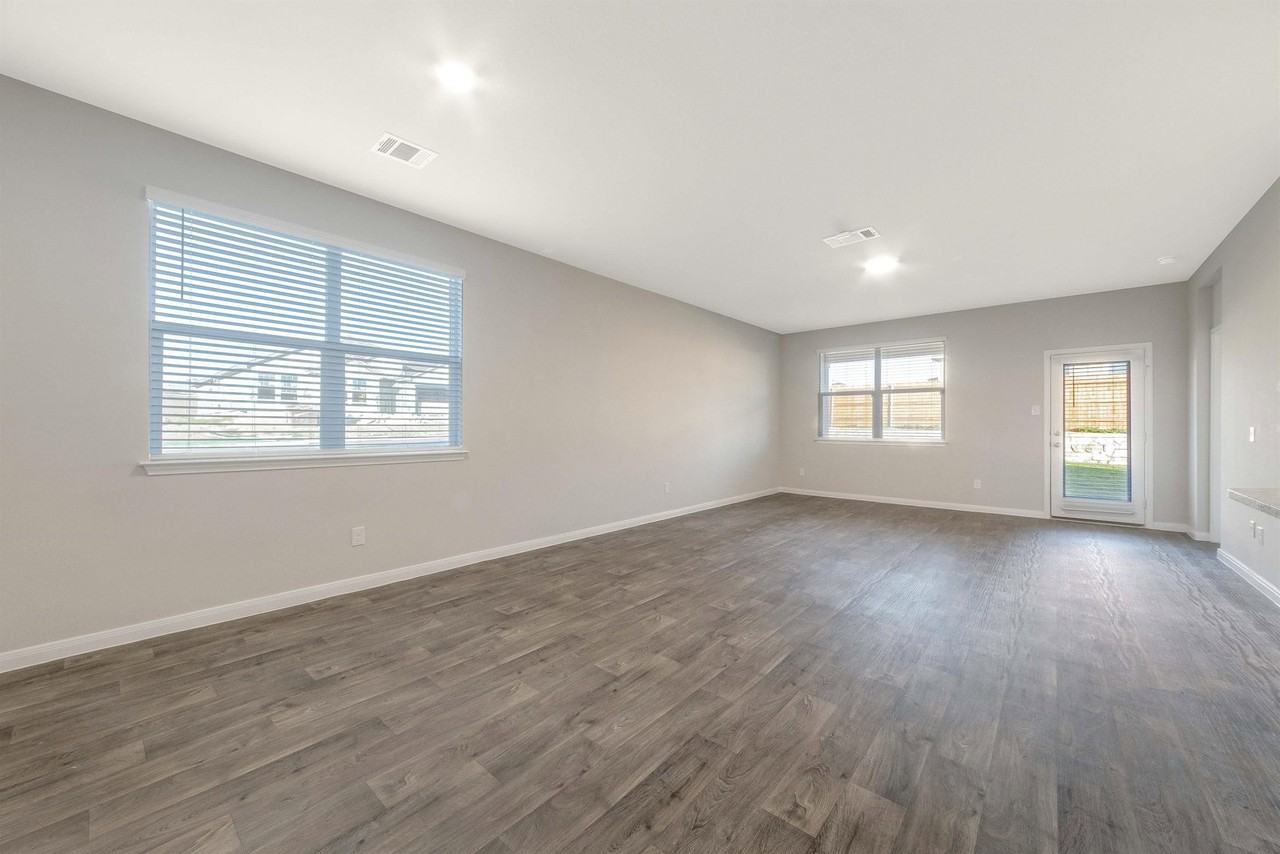 141 Spider Lily Dr - Photo 6 of 46