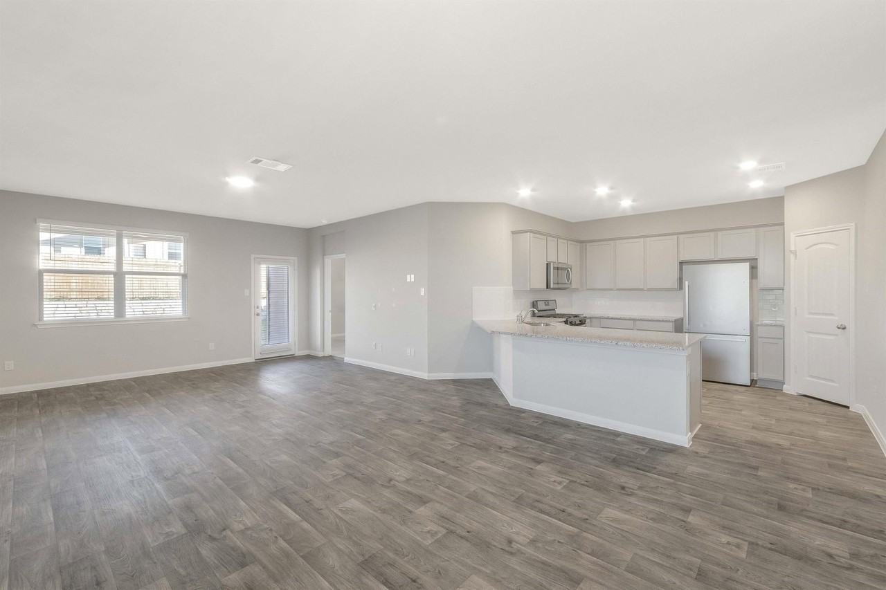 141 Spider Lily Dr - Photo 7 of 46