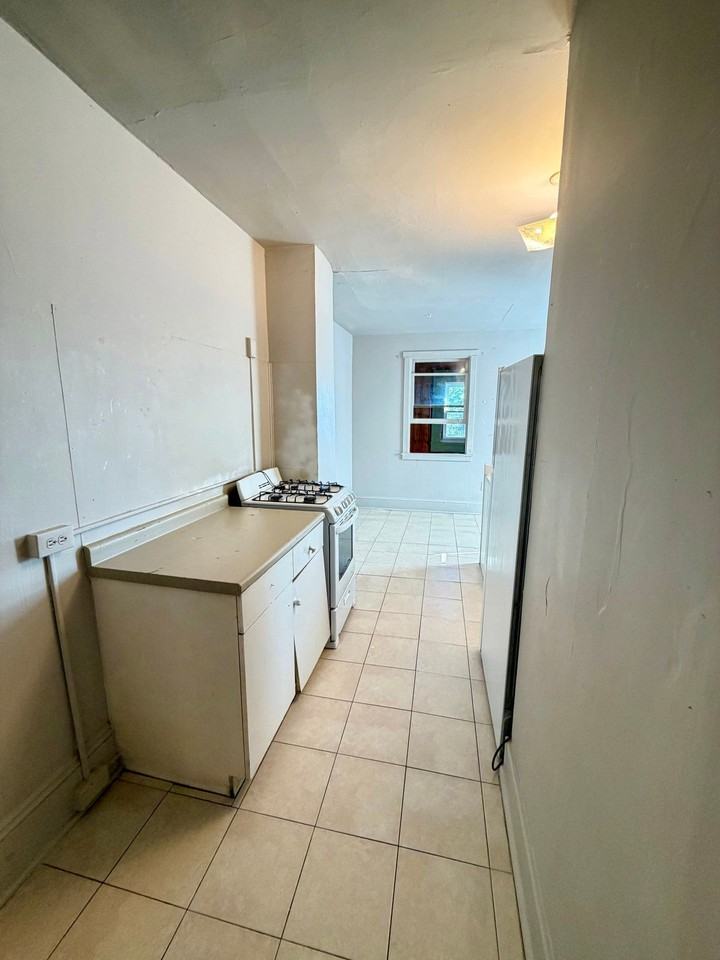 634 E King St #2 - Photo 3 of 19