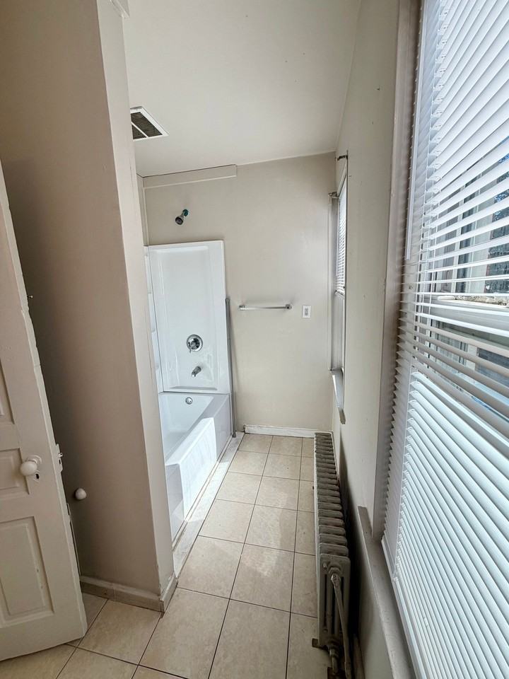 634 E King St #2 - Photo 4 of 19