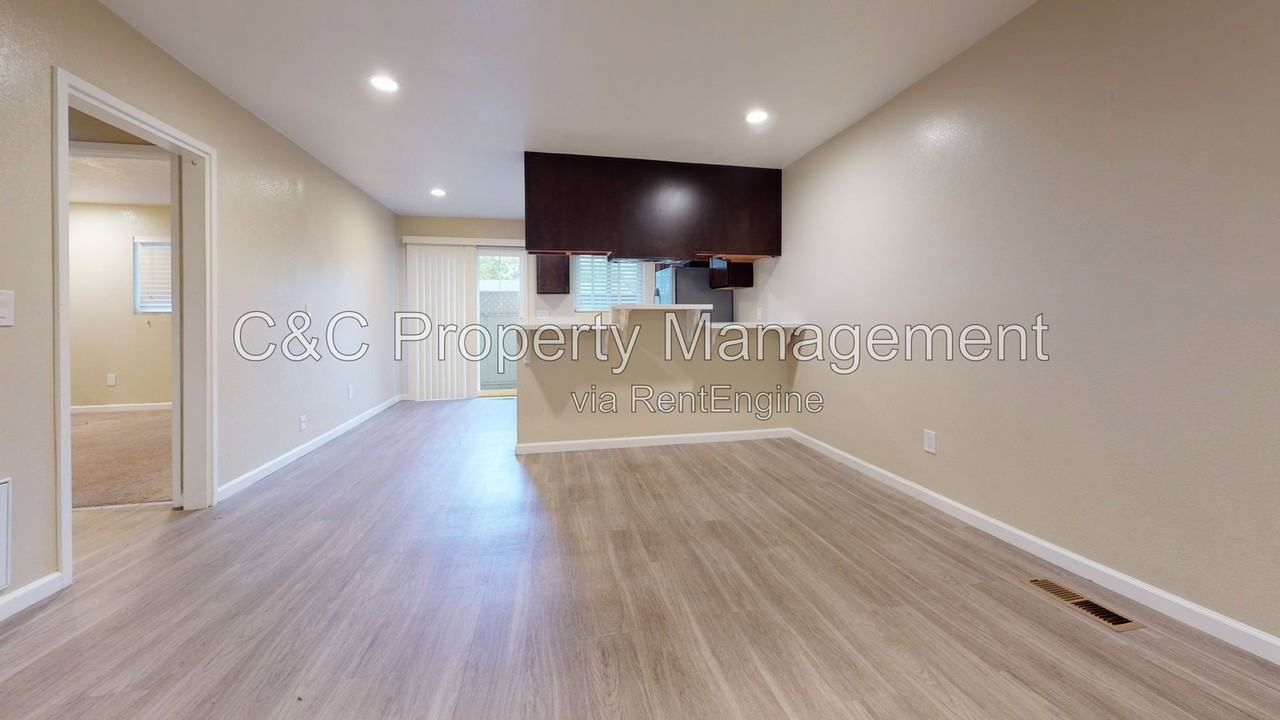 802 Sunset Dr #E - Photo 3 of 4