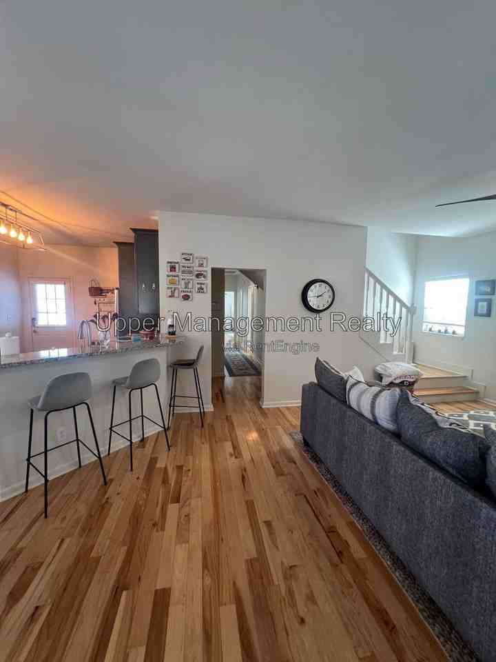 2325 State St - Photo 2 of 17