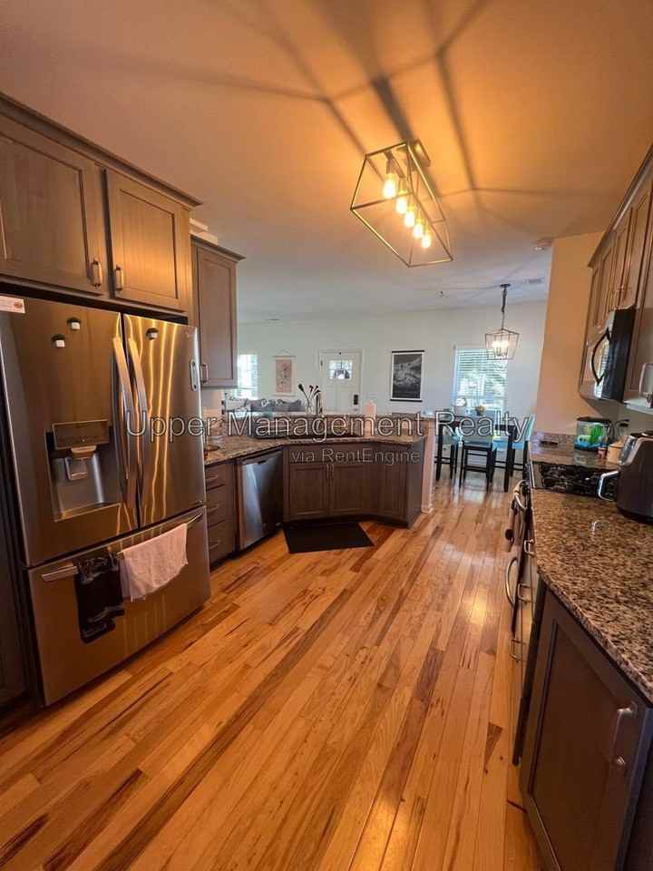 2325 State St - Photo 3 of 17