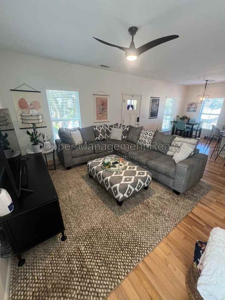 2325 State St - Photo 4 of 17