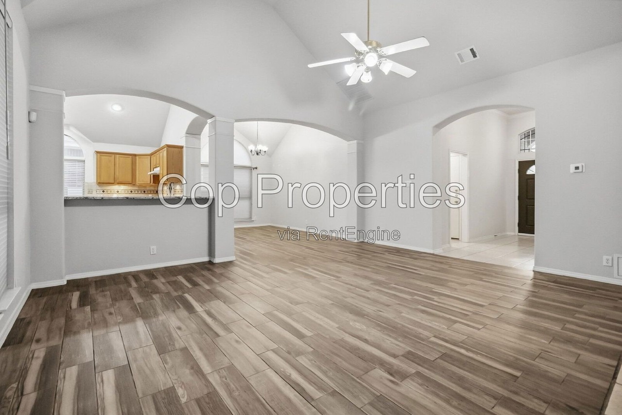 5115 Sagail Pl - Photo 7 of 37