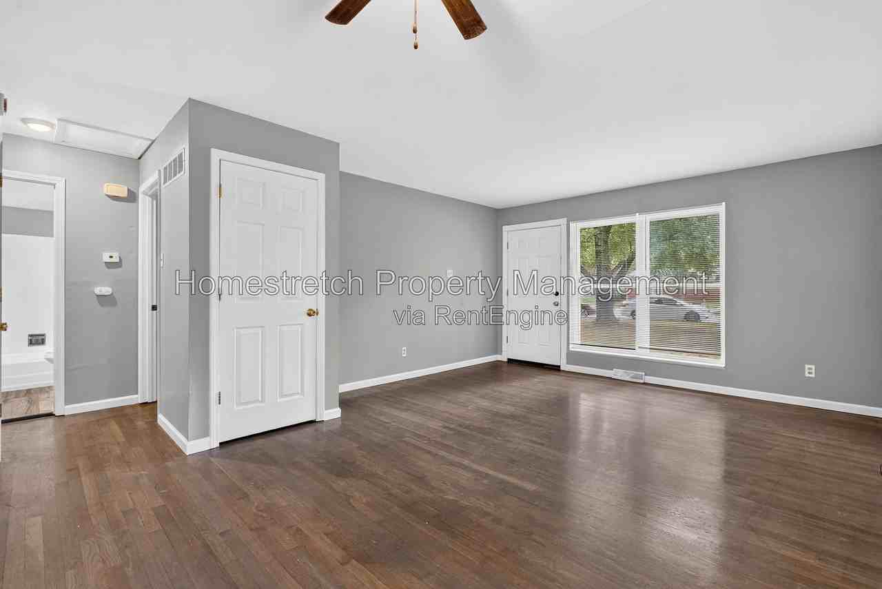 9993 Fox Hall Ct - Photo 4 of 20