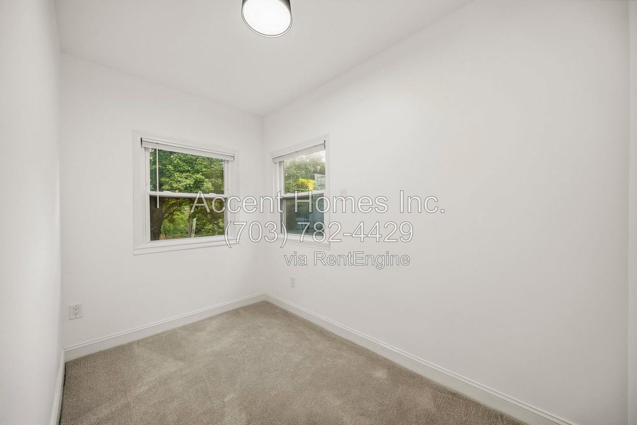 4916 Chowan Ave - Photo 6 of 31