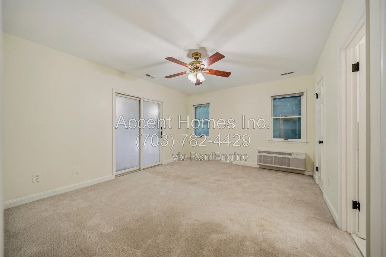 4916 Chowan Ave - Photo 7 of 31
