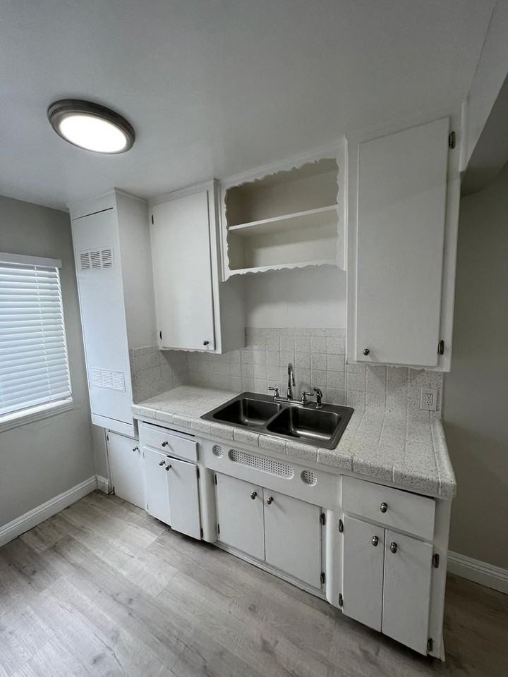 927-943 E. 108th St. - Photo 2 of 15