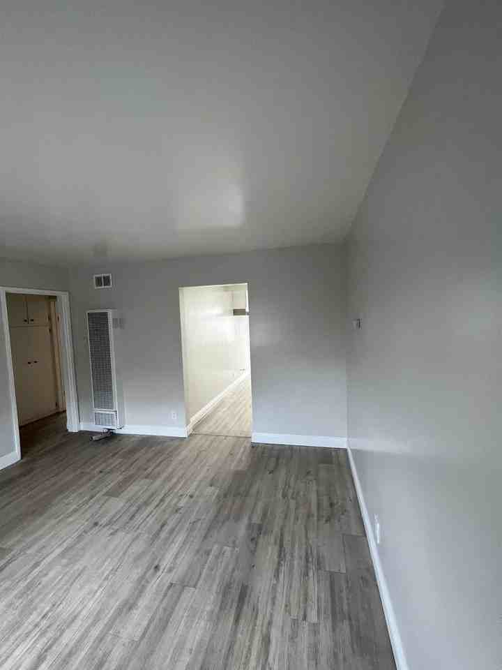 927-943 E. 108th St. - Photo 3 of 15