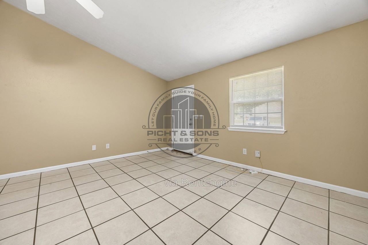 1260 Continental Ct #1 - Photo 4 of 16