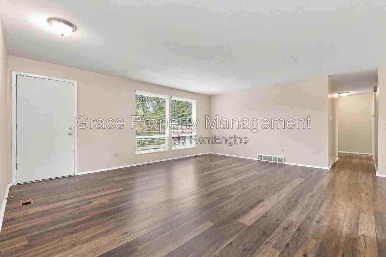 11565 Monroe St - Photo 2 of 21