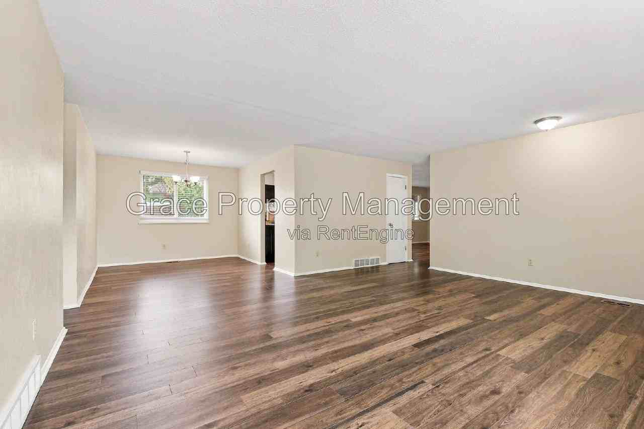 11565 Monroe St - Photo 3 of 21