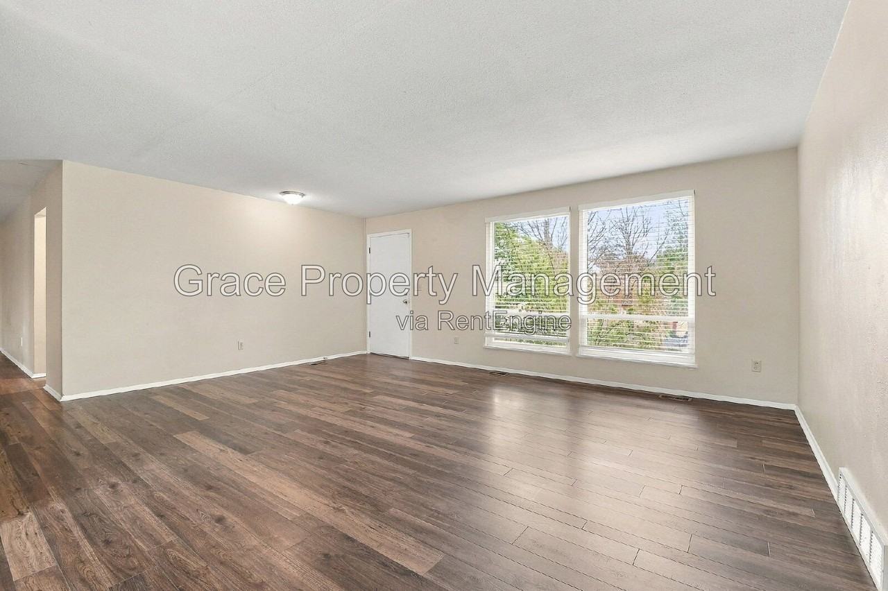 11565 Monroe St - Photo 4 of 21