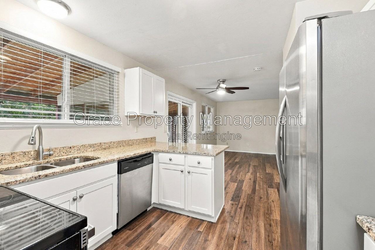 11565 Monroe St - Photo 7 of 21