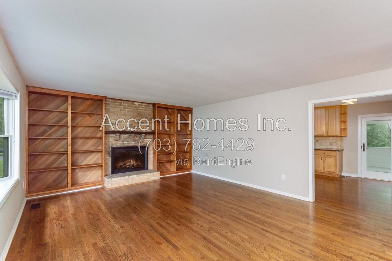210 S 26th St - Photo 5 of 36