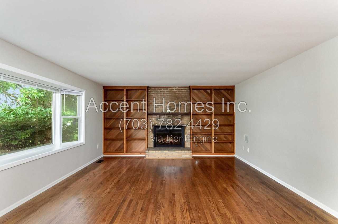 210 S 26th St - Photo 6 of 36