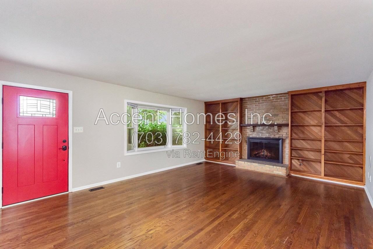 210 S 26th St - Photo 7 of 36
