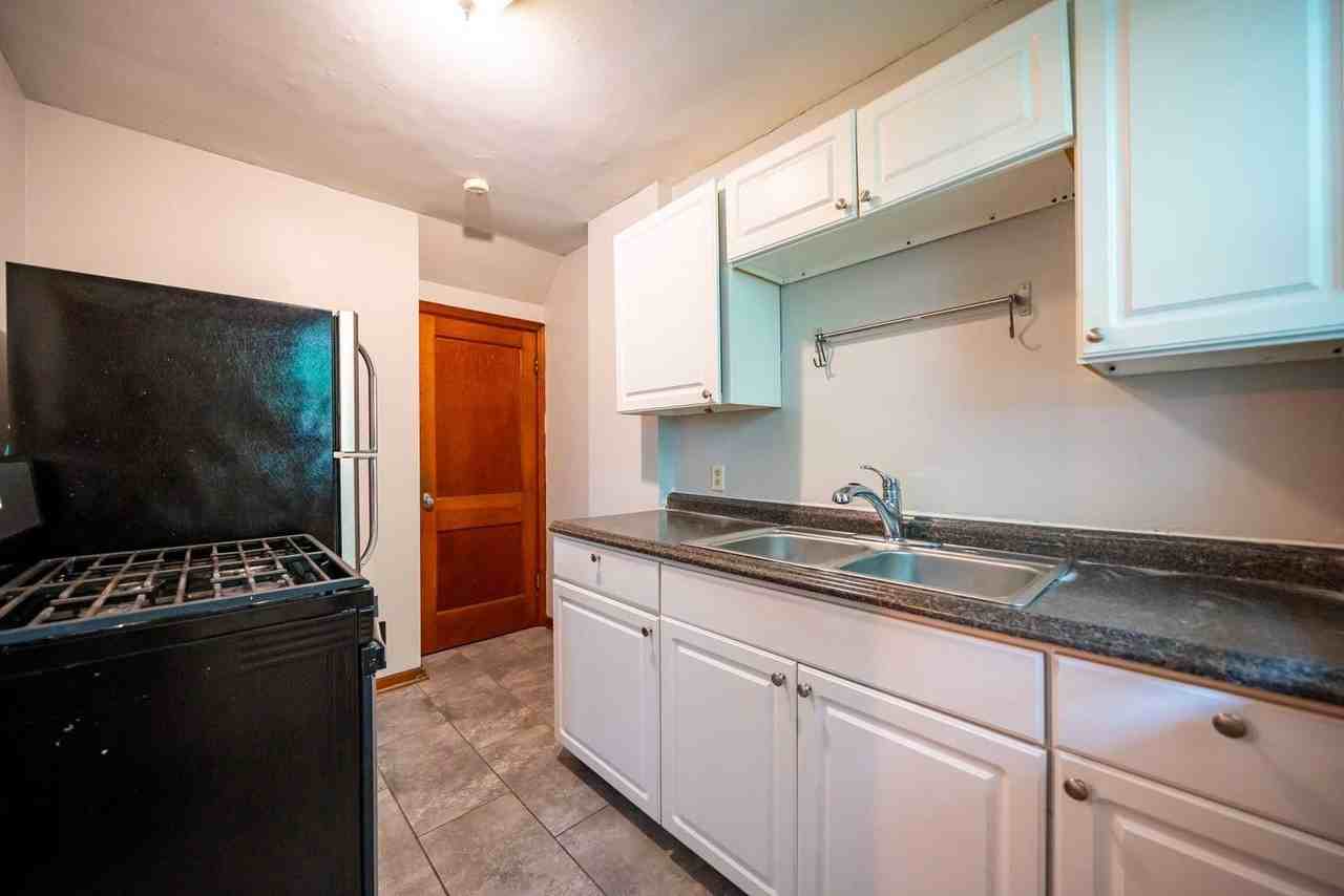 215 E Hudson St - Photo 5 of 18