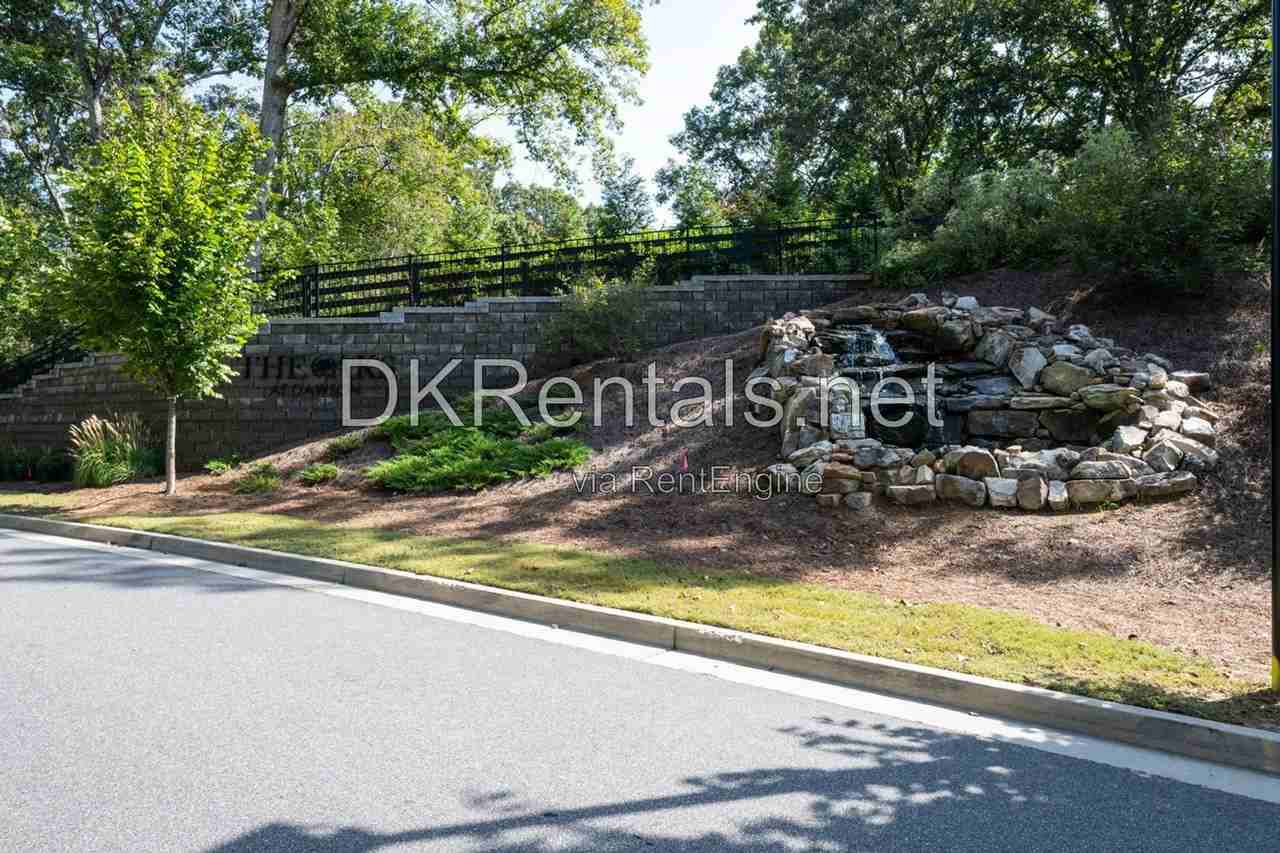 327 Valley Oak Dr - Photo 6 of 37