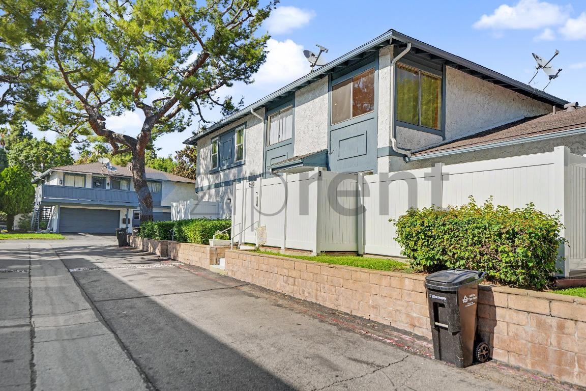 859 W 13th St #3 - Photo 4 of 19