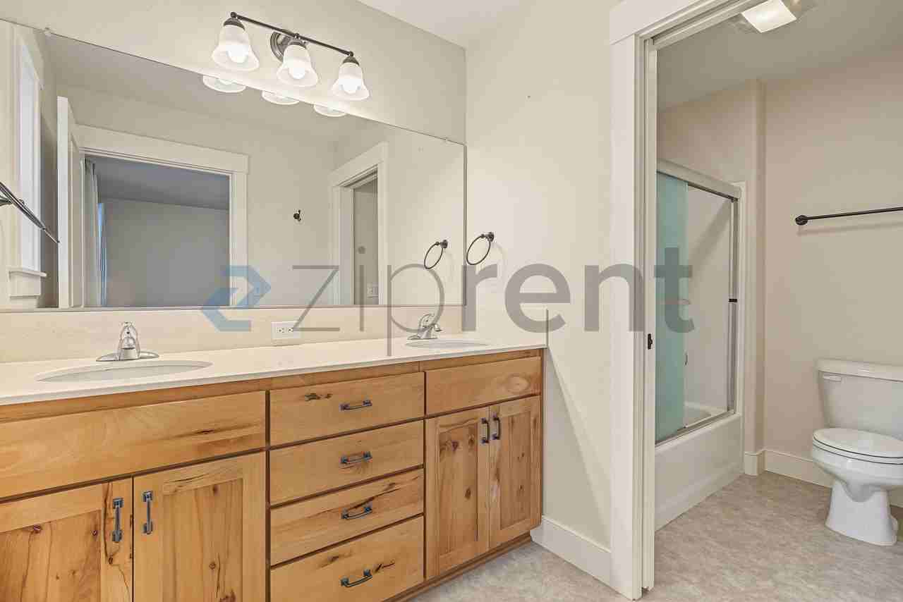 1343 Ne Sunrise Ln - Photo 5 of 22