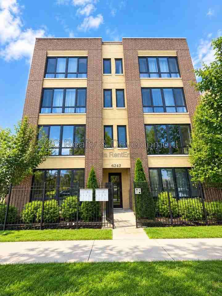 6242 S Greenwood Ave #2S