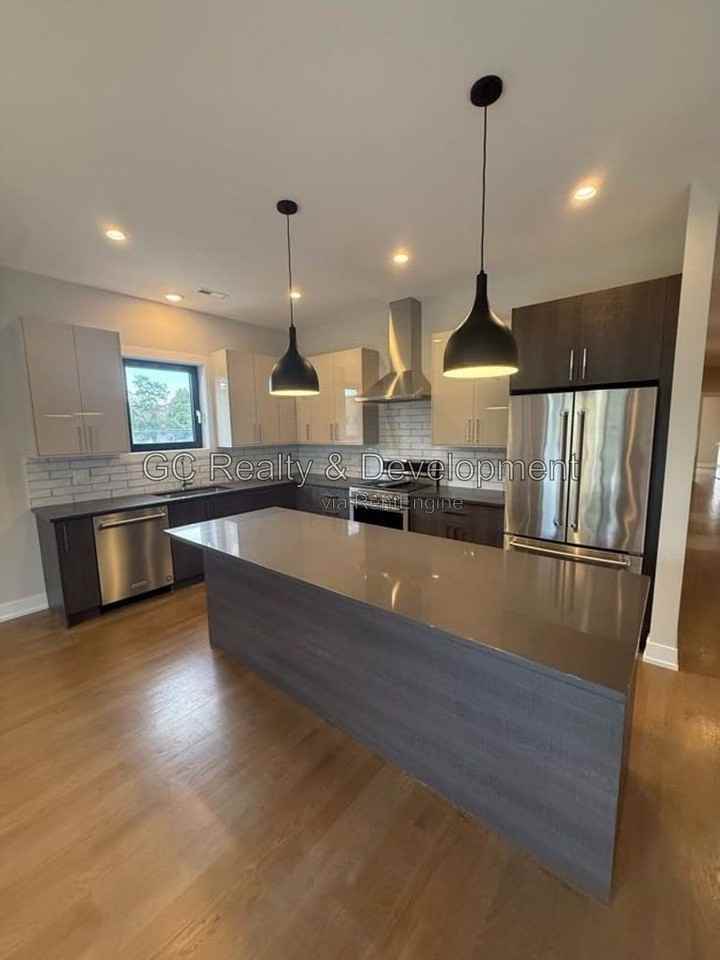 6242 S Greenwood Ave #2S - Photo 2 of 10