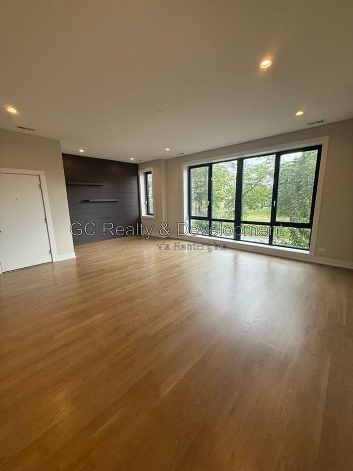 6242 S Greenwood Ave #2S - Photo 3 of 10