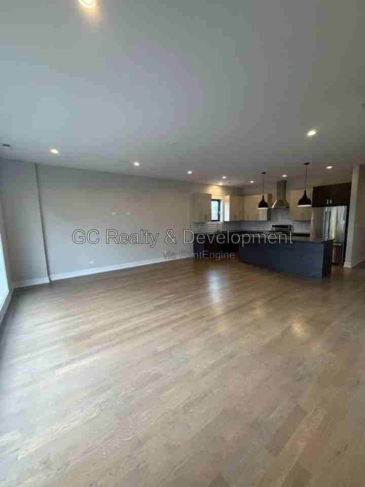 6242 S Greenwood Ave #2S - Photo 4 of 10
