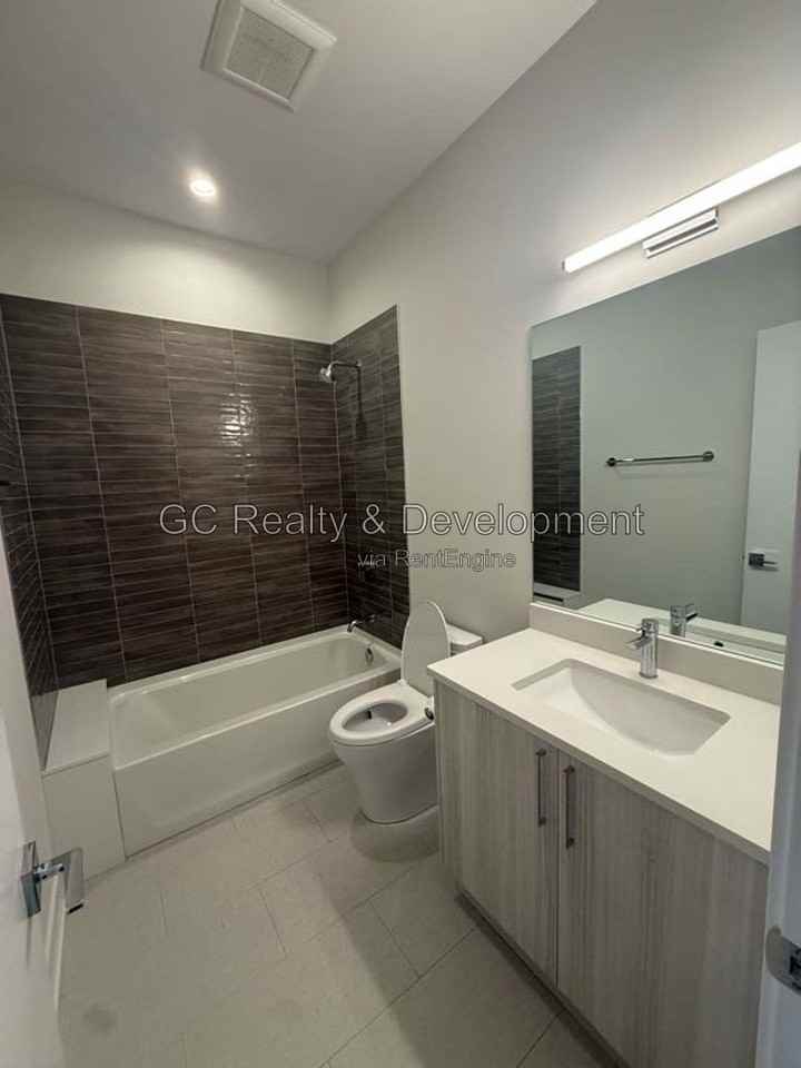 6242 S Greenwood Ave #2S - Photo 7 of 10