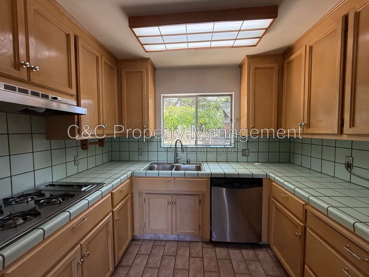 1241 Pacific St - Photo 3 of 19